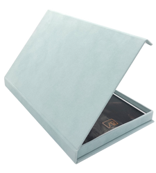 Pudełko na 50 zdjęć 15x21/23 niebieskie welurowe z magnesem