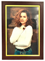 Ramka na zdjęcie 30x40 ciemnobrązowa ze złotym paskiem